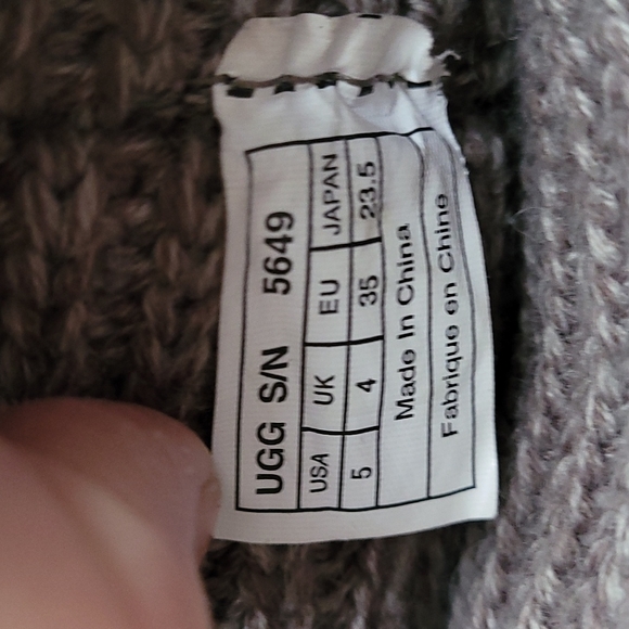 UGG Cardy # 5649 soft brown knit with Ugg wooden 2 button boots. Size 5 - Picture 13 of 16